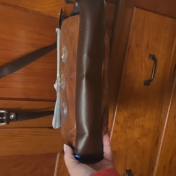 NEW: ALIZ Genuine Leather Purse w/Silver Heart Accents - Picture 3 of 11